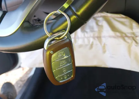 2020 Hyundai Elantra Value Edition z USA, uszkodzony, nr VIN 5NPD84LF1LH536996